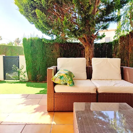 Coqueto Adosado Planta Baja Con Pequeno Jardin Privado Y Salida A Piscina Apartment