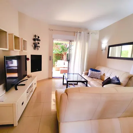 Coqueto Adosado Planta Baja Con Pequeno Jardin Privado Y Salida A Piscina Apartment