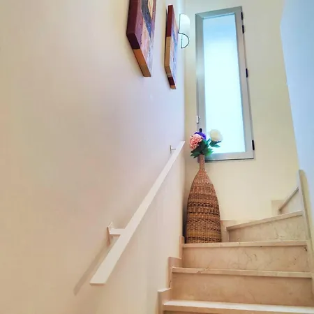 Coqueto Adosado Planta Baja Con Pequeno Jardin Privado Y Salida A Piscina Apartment *