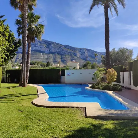 Coqueto Adosado Planta Baja Con Pequeno Jardin Privado Y Salida A Piscina Apartment *